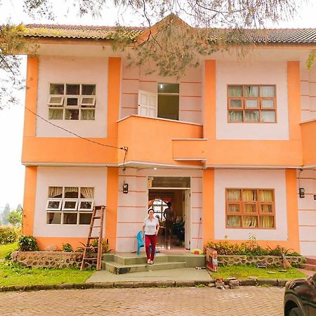 Villa Bukit Indah Brastagi / Berastagi Eksteriør bilde