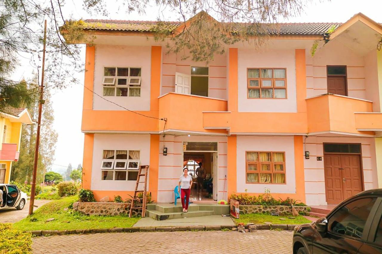 Villa Bukit Indah Brastagi / Berastagi Eksteriør bilde