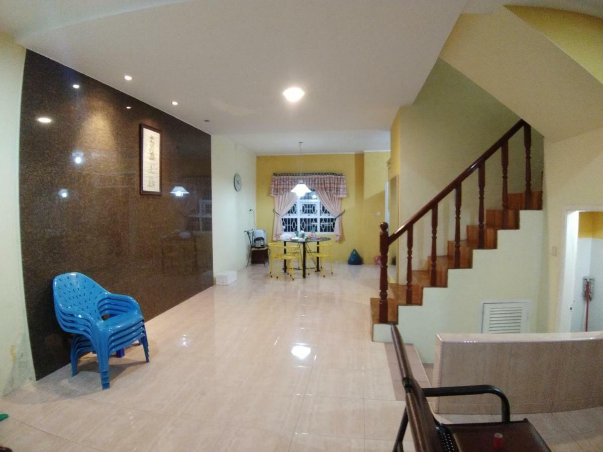 Villa Bukit Indah Brastagi / Berastagi Eksteriør bilde