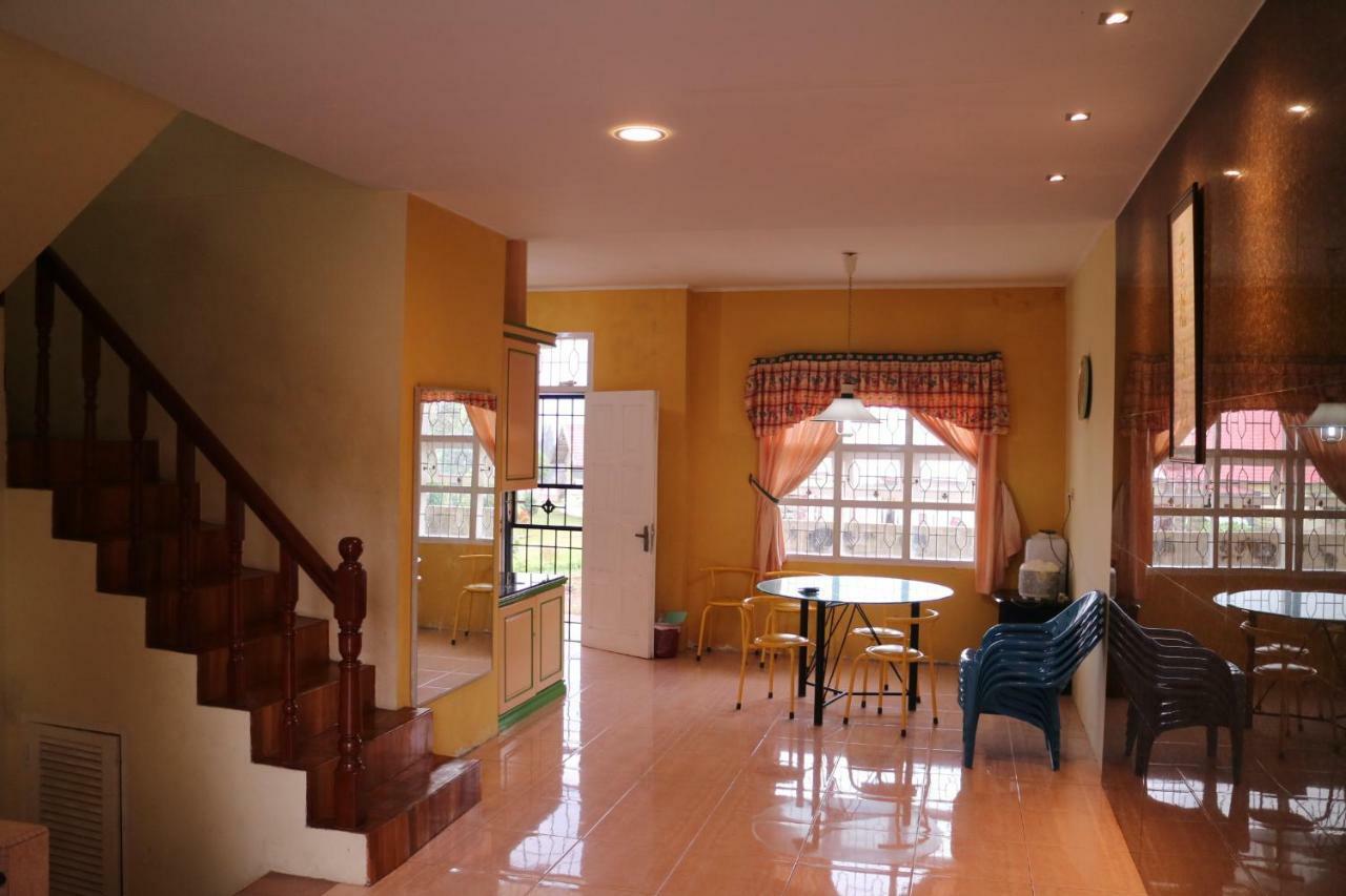 Villa Bukit Indah Brastagi / Berastagi Eksteriør bilde